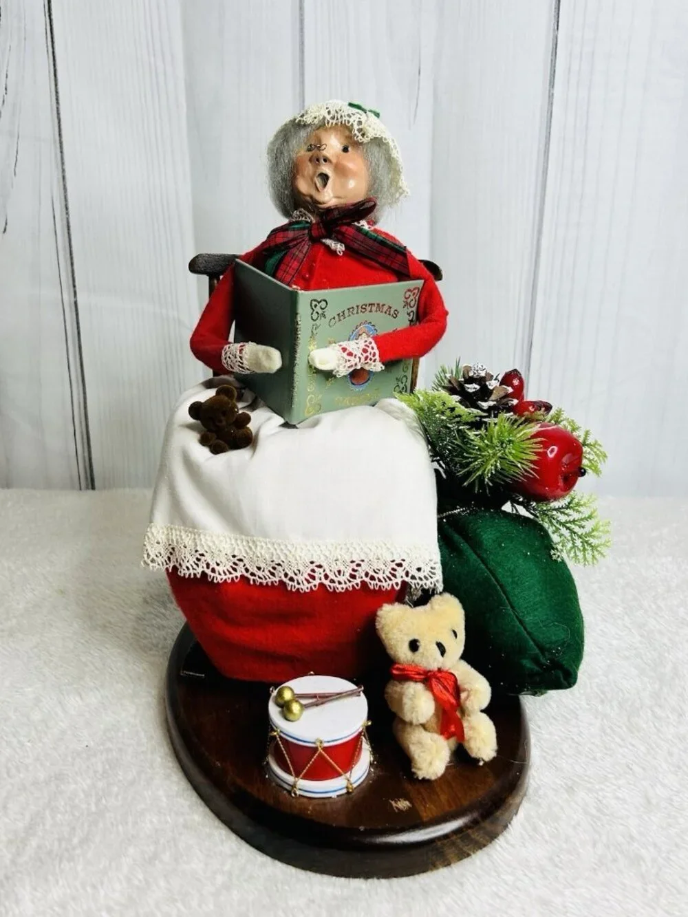 Byers Choice The Carolers Mrs. Claus Rocking Chair Wooden Base 1986 Vintage